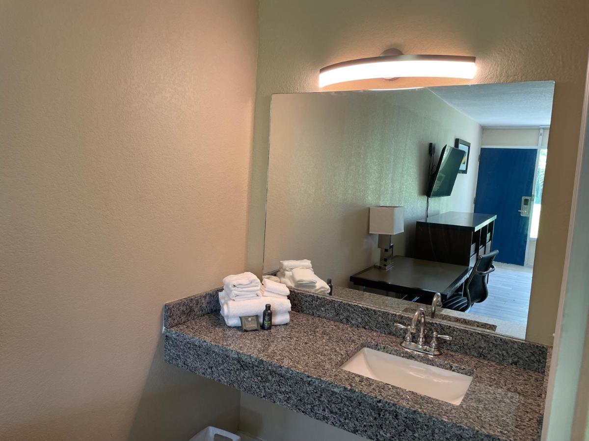Econo Lodge Jennings Экстерьер фото