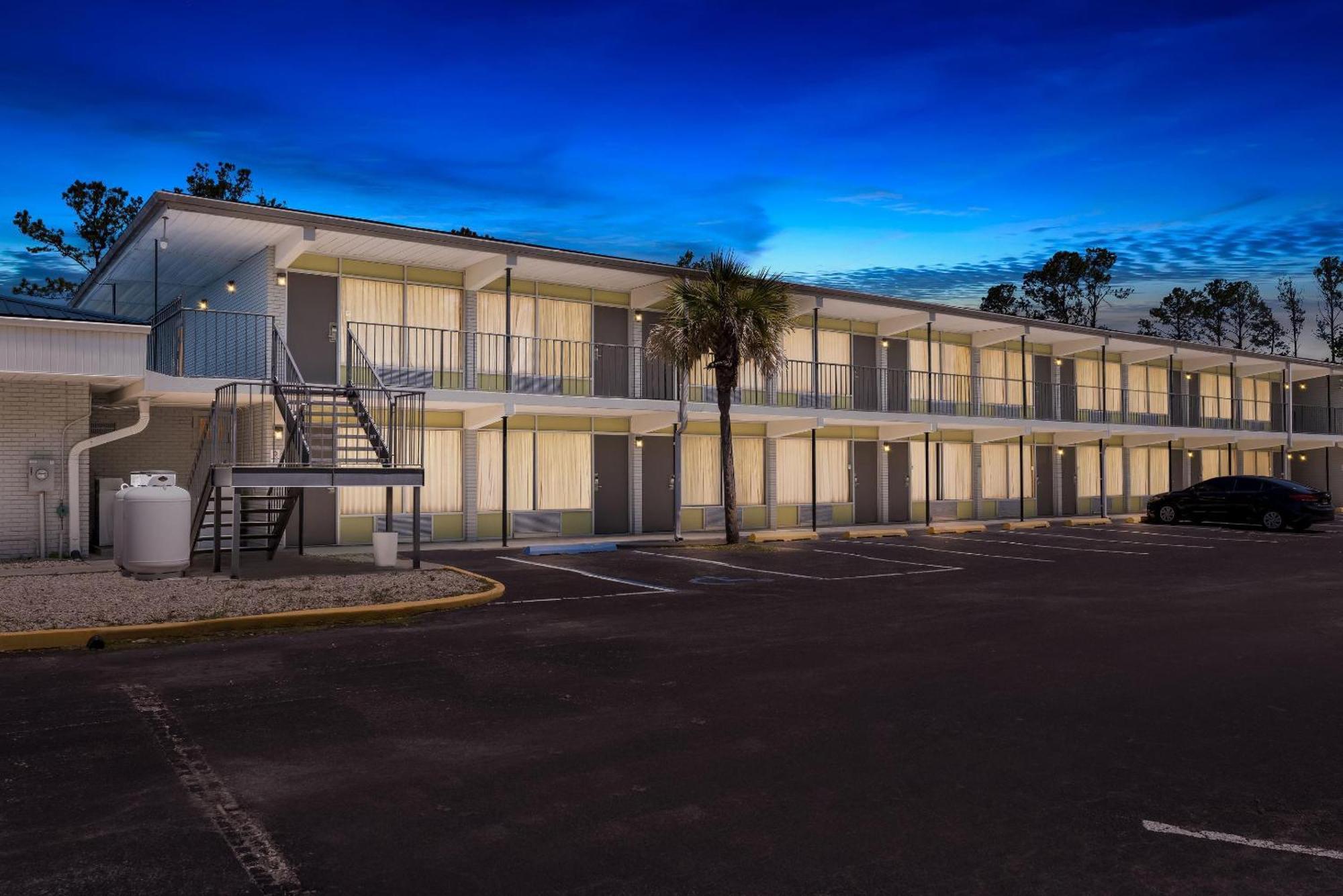 Econo Lodge Jennings Экстерьер фото